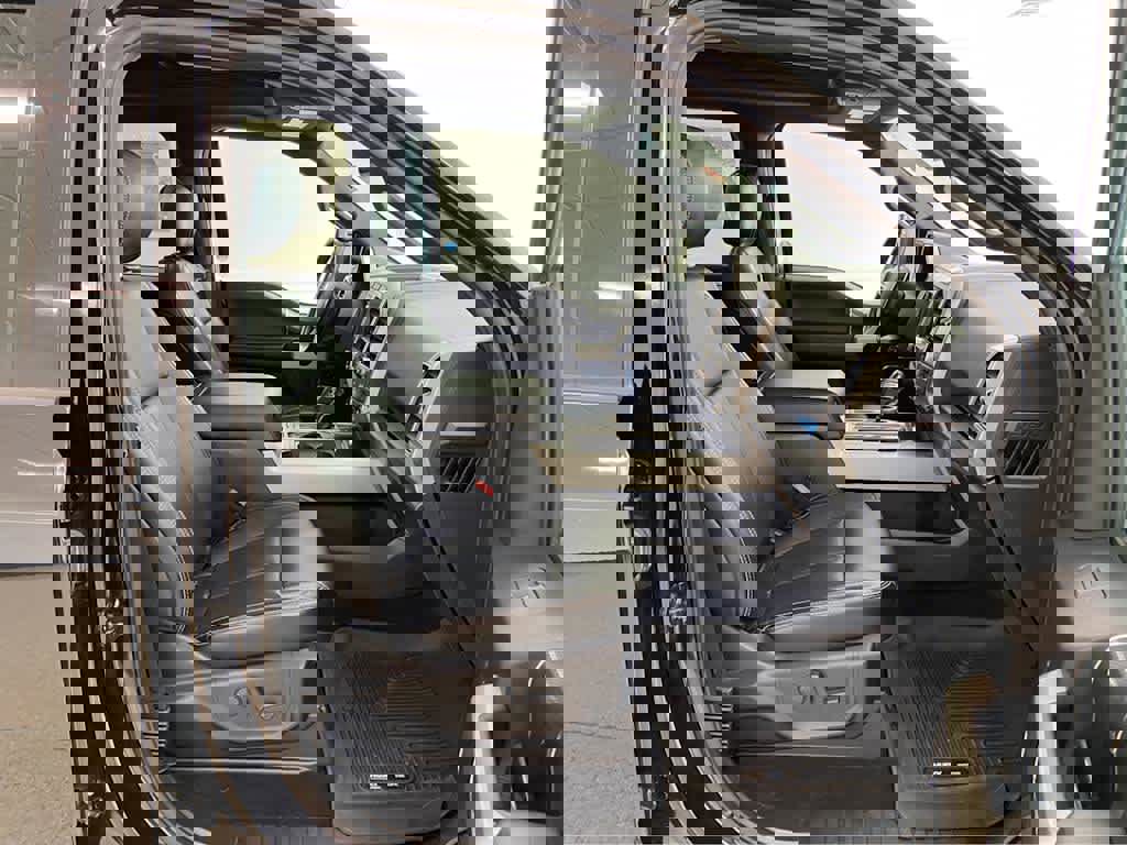 Used 2019 Ford F150 Lariat w/ Equipment Group 502A Luxury image 19