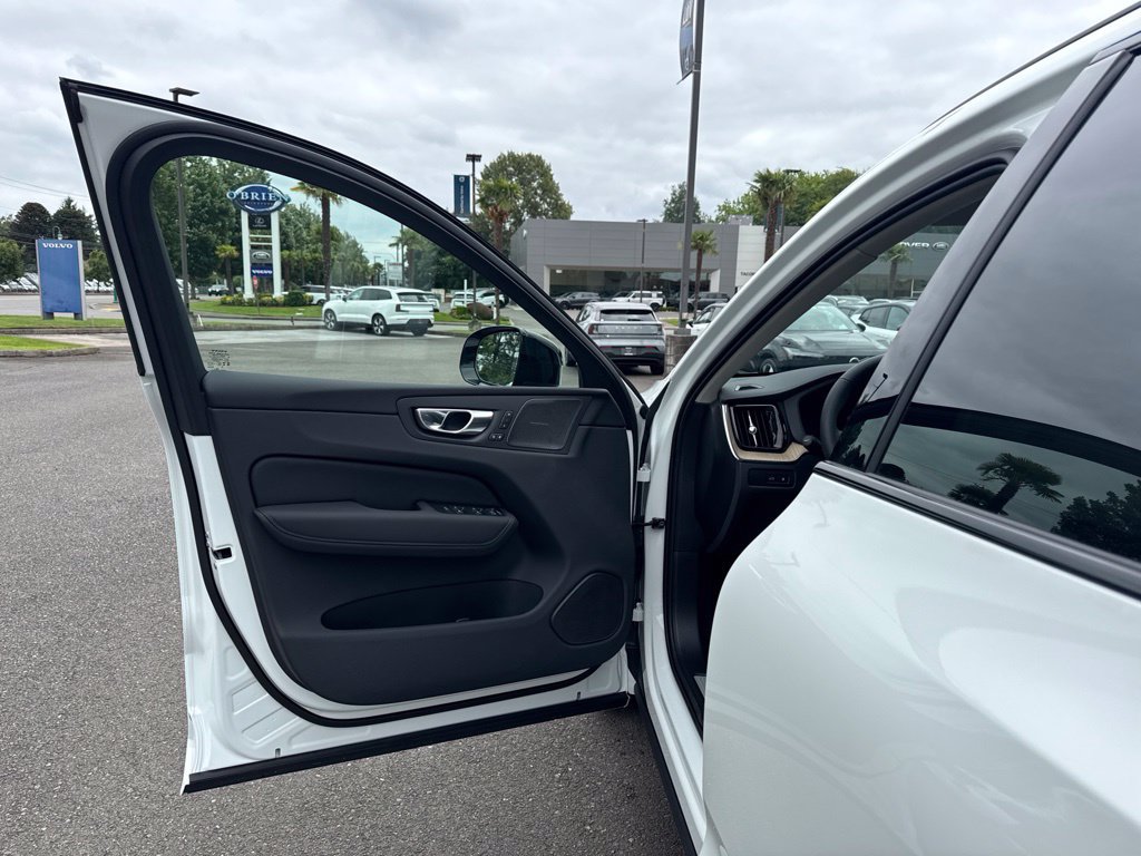 New 2026 Volvo XC60 T8 Ultra w/ Protection Package Premier AWD/4WD image 10