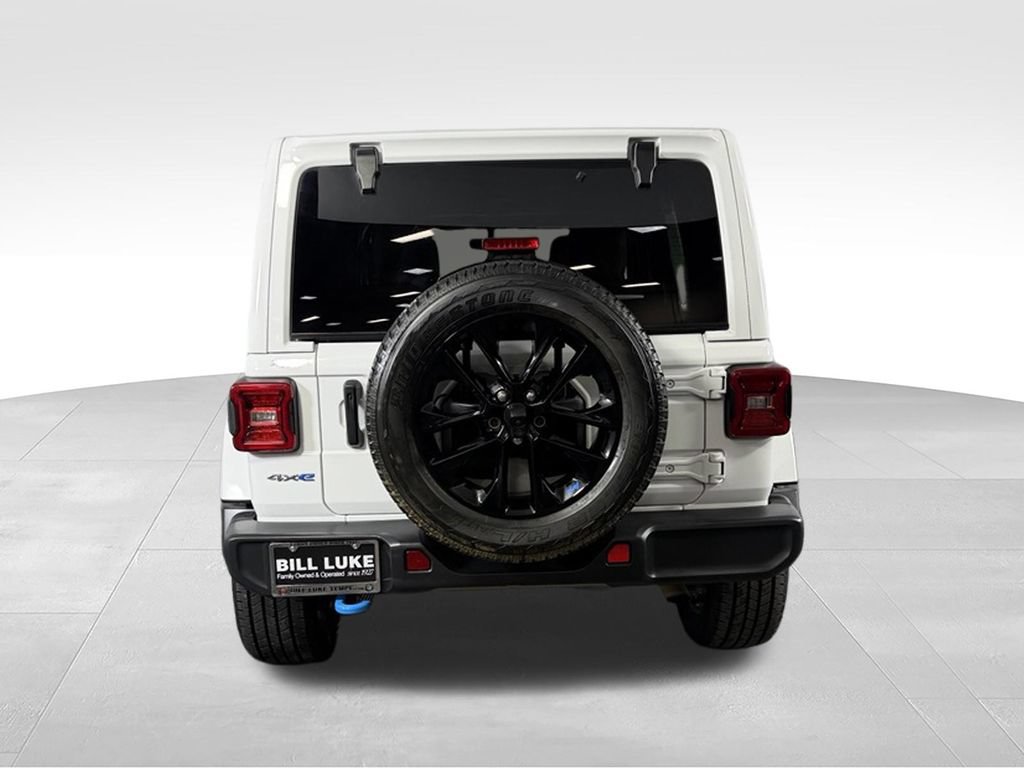 Used 2022 Jeep Wrangler Unlimited Sahara w/ Cold Weather Group AWD/4WD image 12