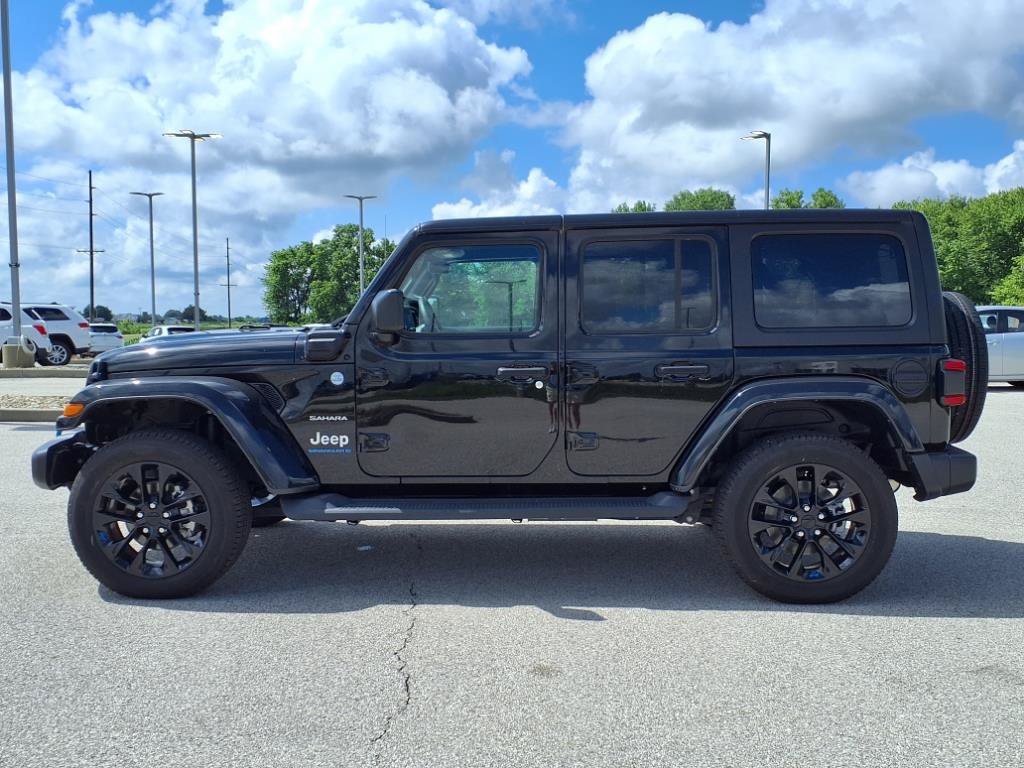 New 2023 Jeep Wrangler Unlimited Sahara w/ Cold Weather Group AWD/4WD image 21