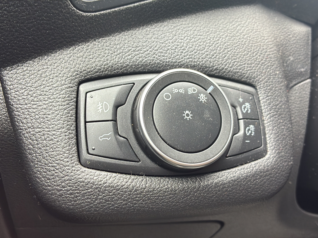 Used 2019 Ford Escape SEL FWD image 36