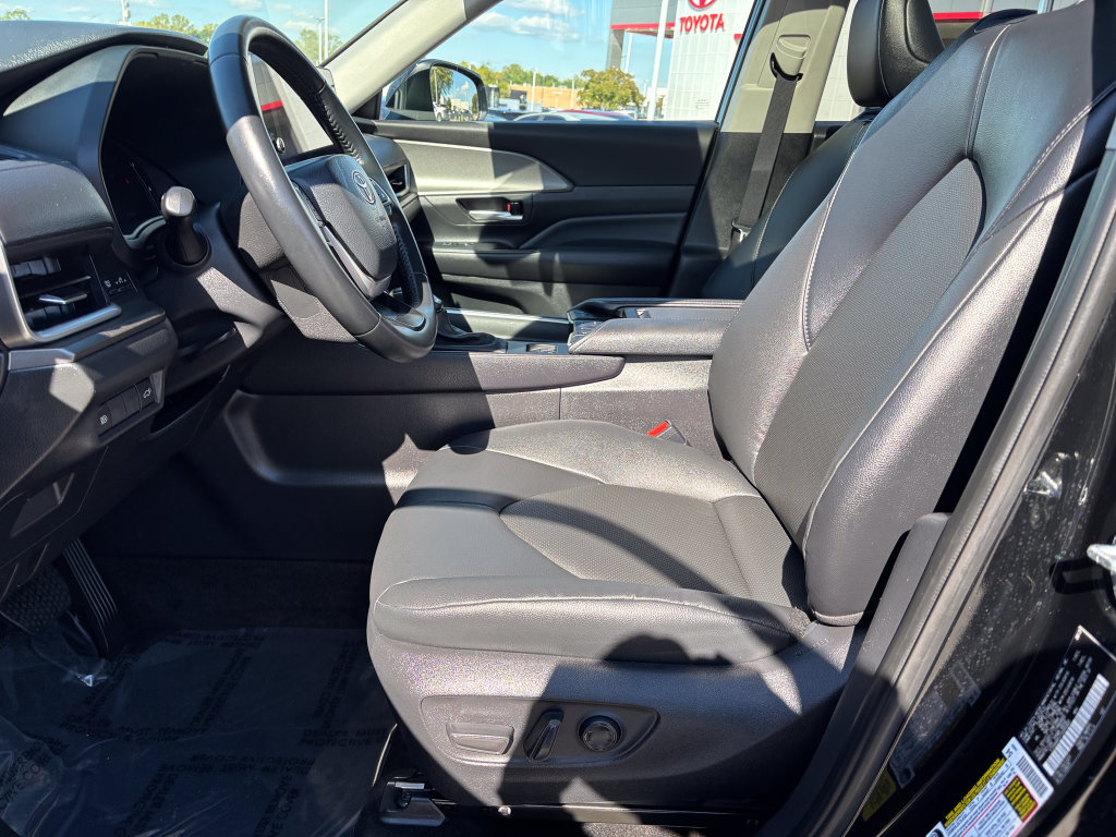 Certified 2025 Toyota Grand Highlander AWD image 19
