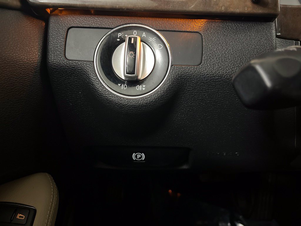 Used 2010 Mercedes-Benz E 350 Sedan image 54