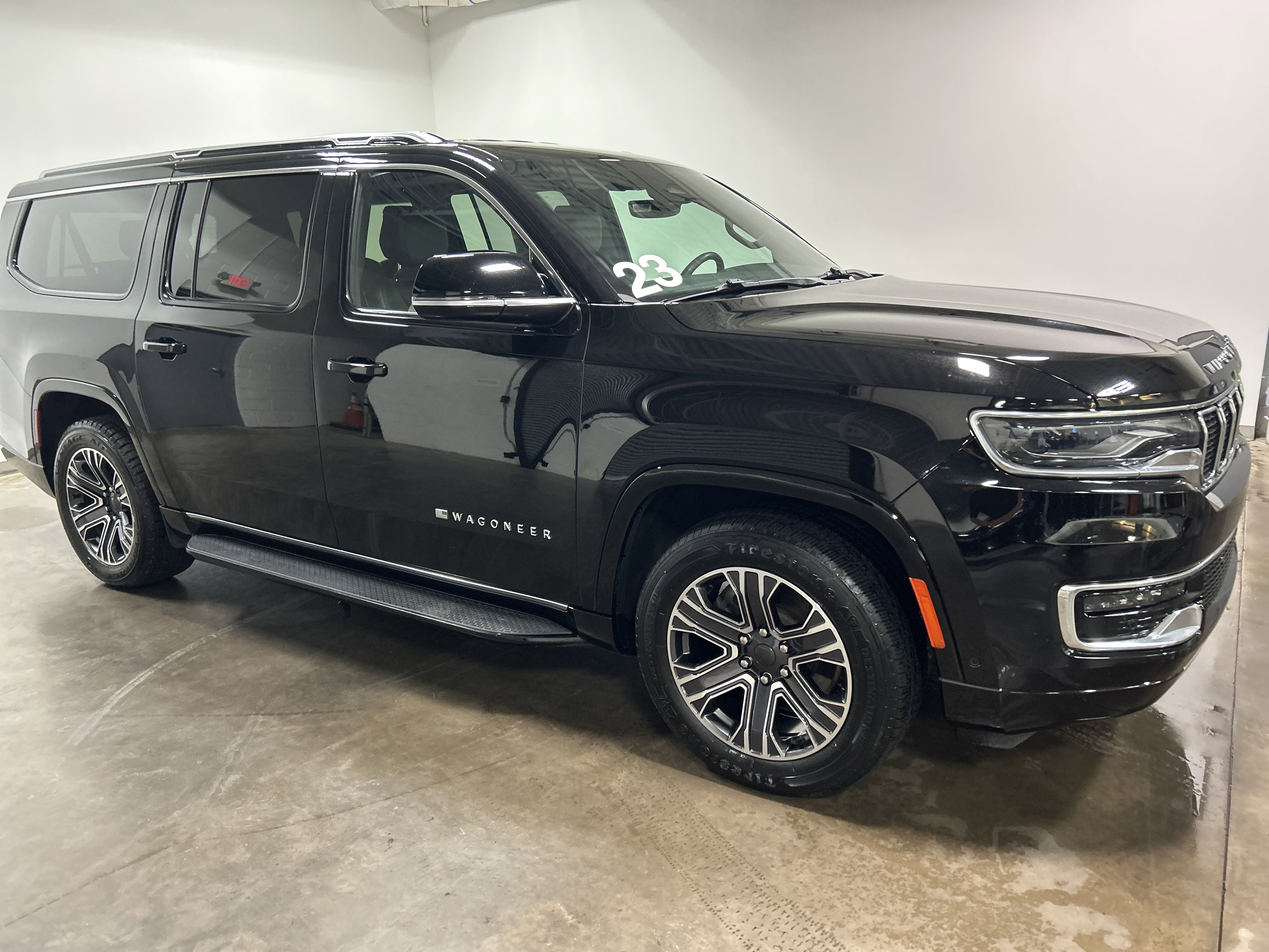 Used 2023 Jeep Wagoneer L Series II AWD/4WD image 2
