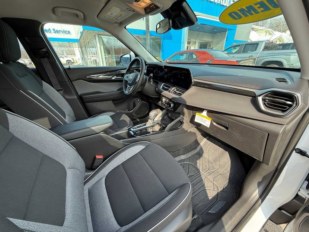 Used 2026 Chevrolet TrailBlazer LT w/ Convenience Package image 37
