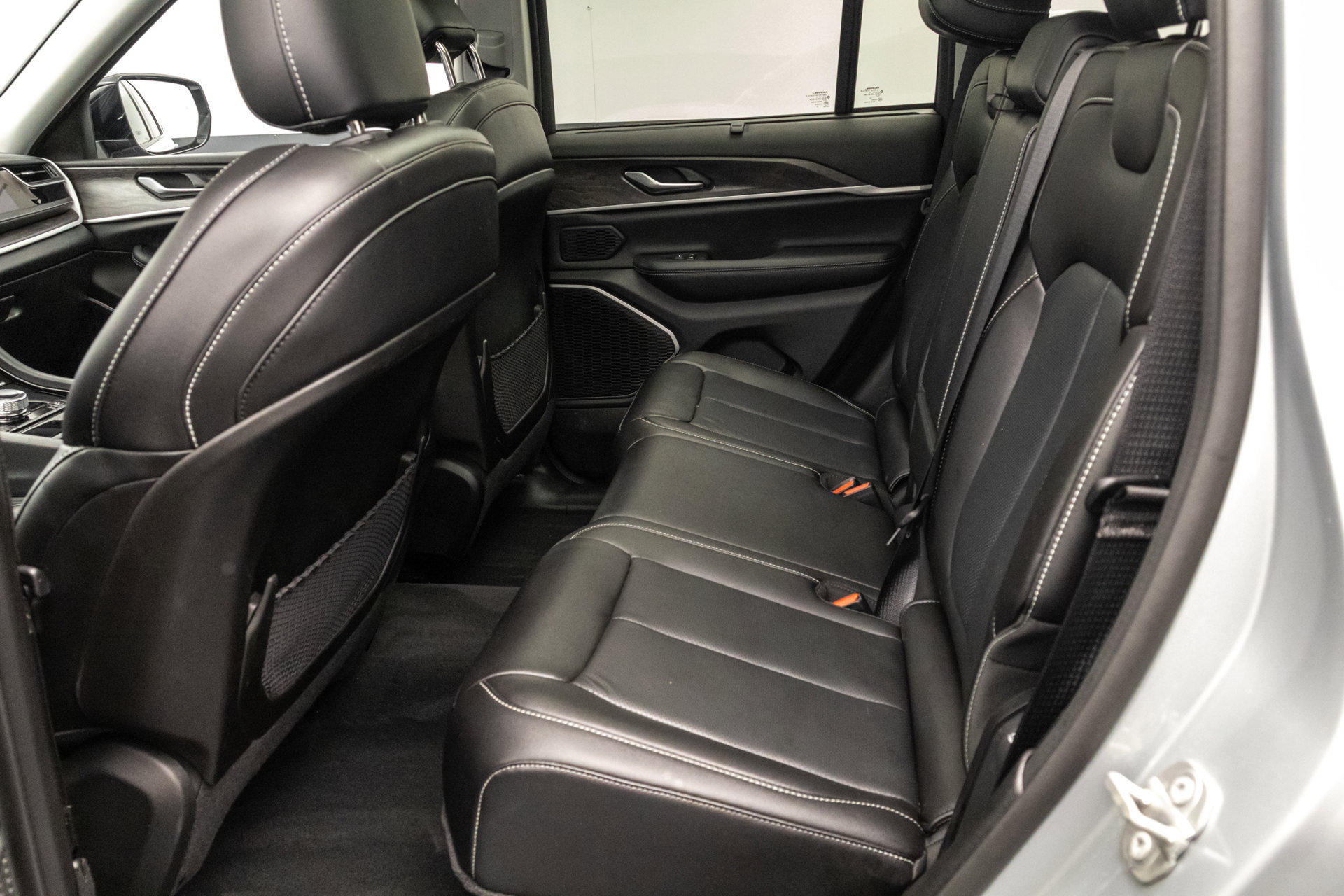 Used 2022 Jeep Grand Cherokee Limited 4xe w/ Luxury Tech Group II AWD/4WD image 30