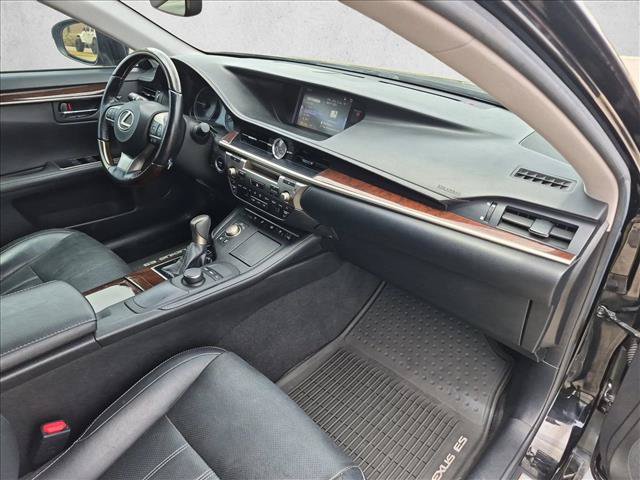 Used 2016 Lexus ES 300h w/ Luxury Package w/Wood Trim FWD image 21