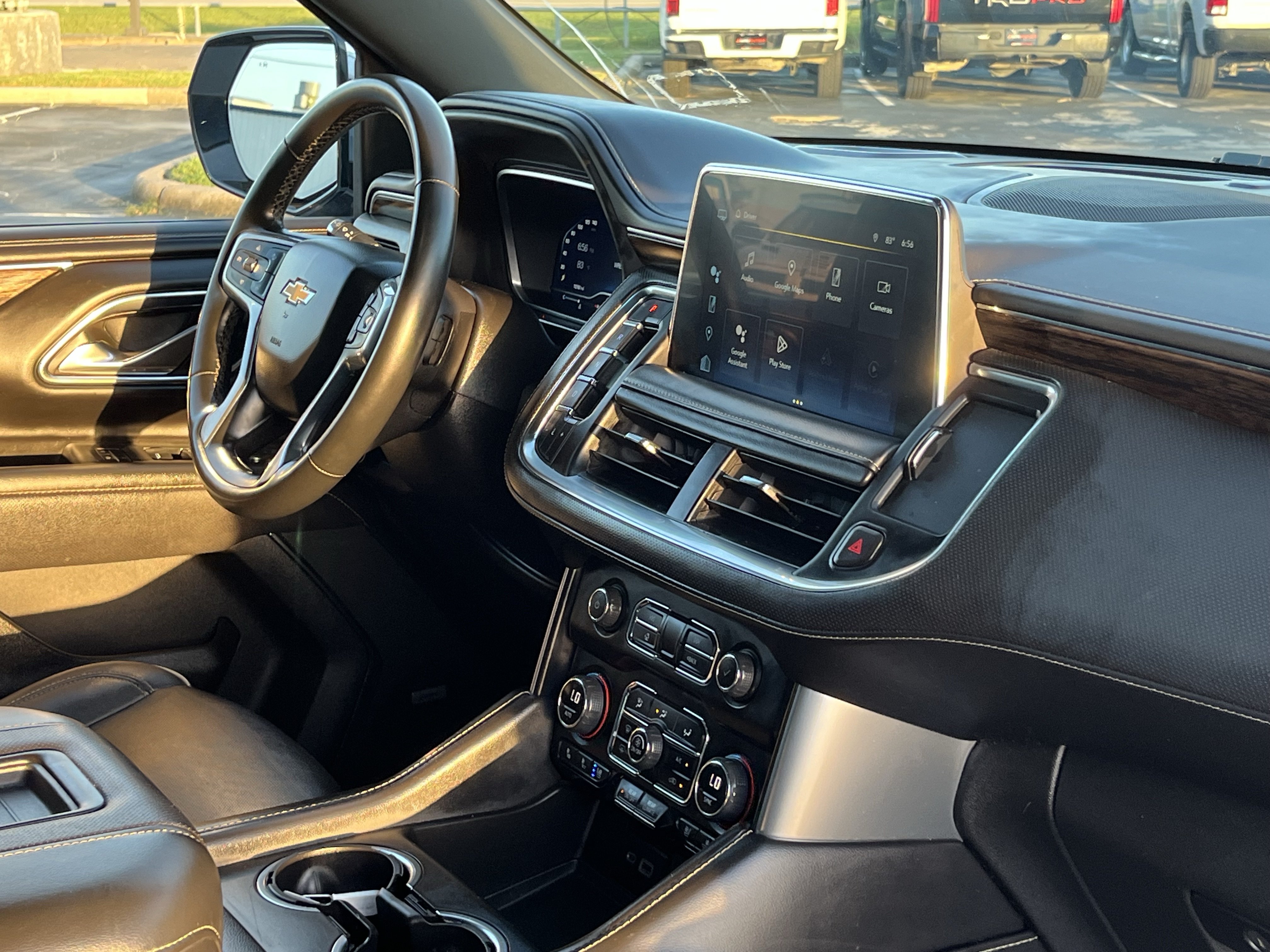 Used 2023 Chevrolet Suburban Premier RWD image 18