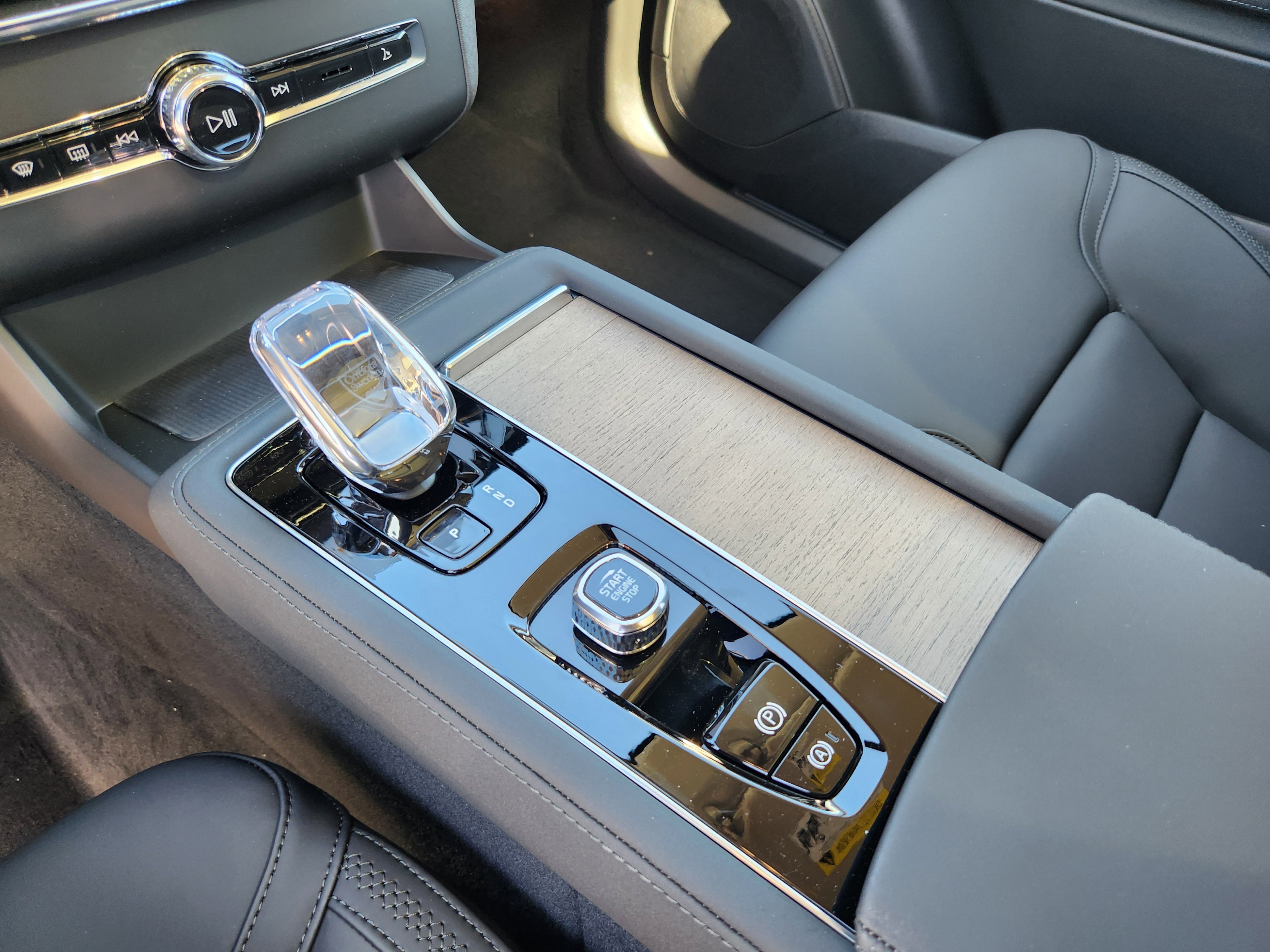 New 2025 Volvo XC90 T8 Plus w/ Protection Package image 30