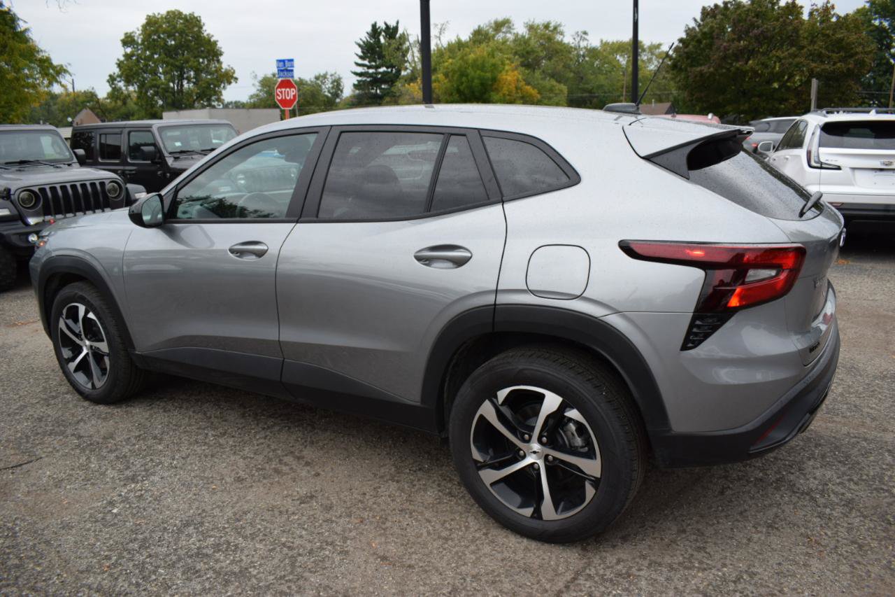 Used 2026 Chevrolet Trax RS w/ Sunroof Package FWD image 10