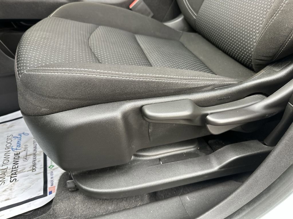 Used 2023 GMC Terrain SLE w/ Elevation Edition image 12