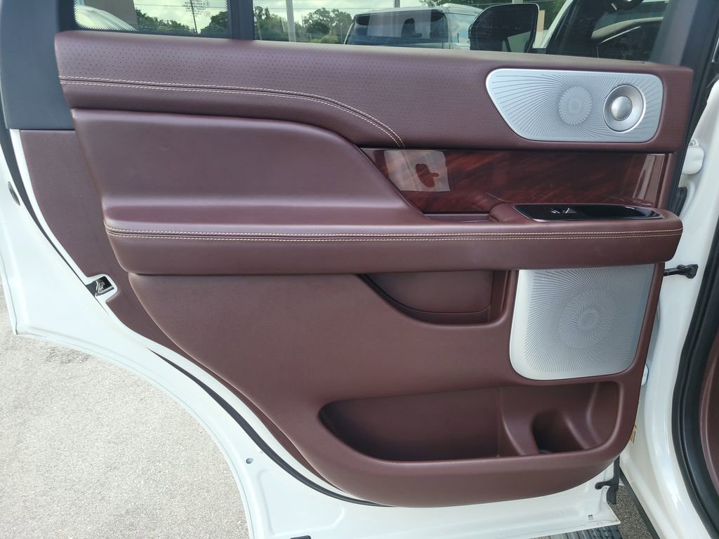 Used 2020 Lincoln Navigator Black Label w/ Cargo Convenience Package AWD/4WD image 10