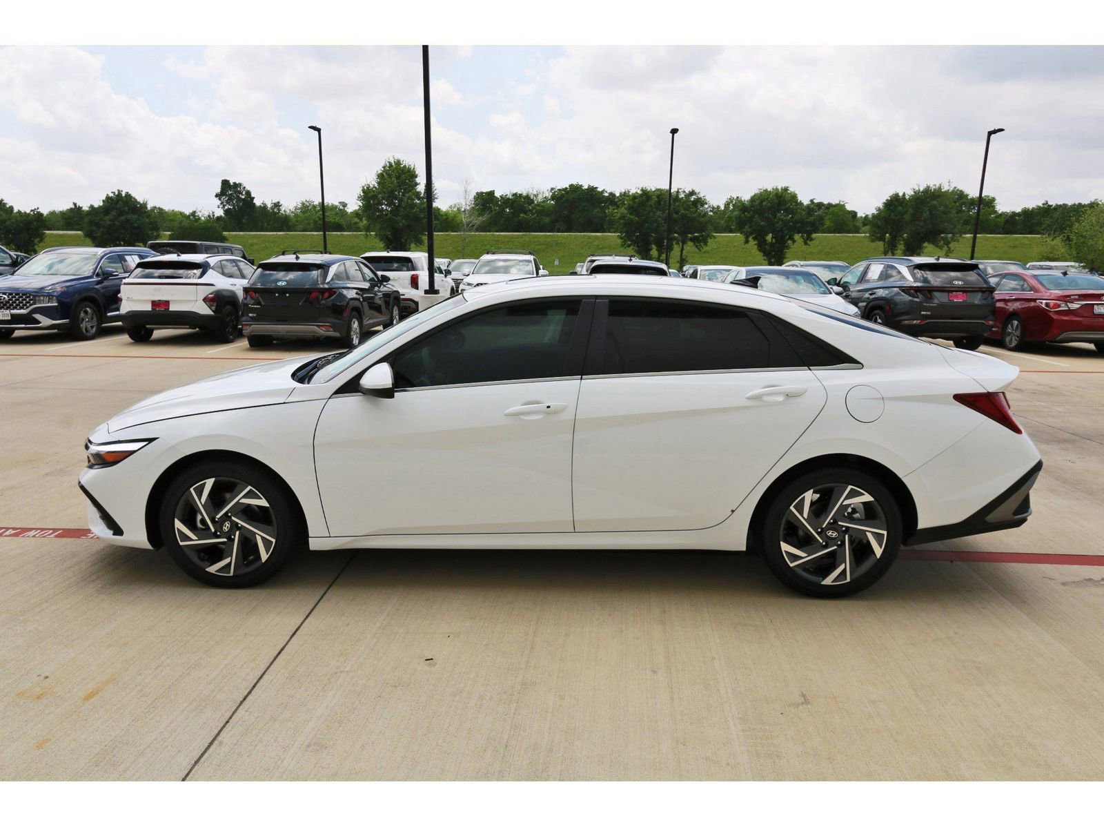 Certified 2025 Hyundai Elantra SEL FWD image 5
