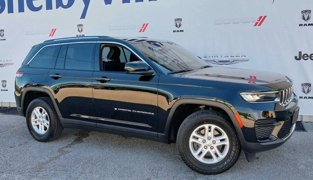 Certified 2023 Jeep Grand Cherokee Laredo image 3