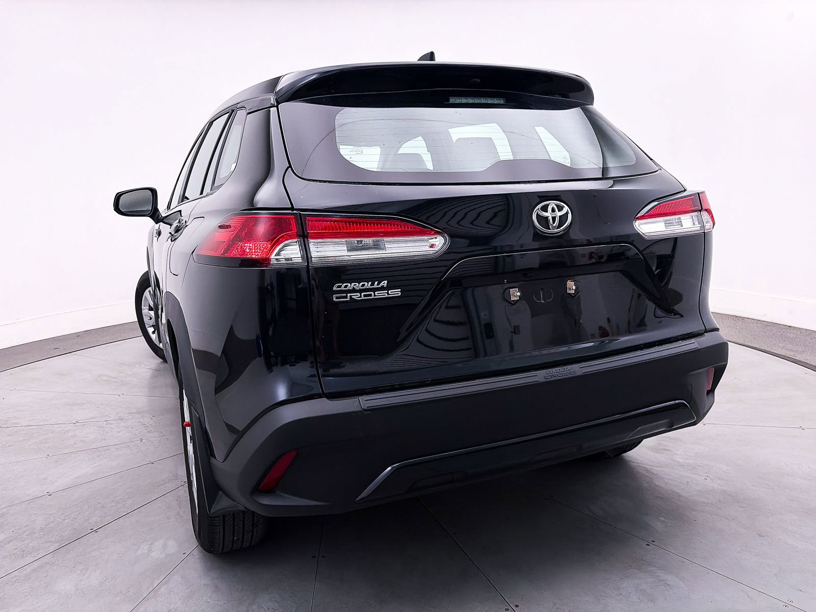 Used 2025 Toyota Corolla Cross L FWD image 7