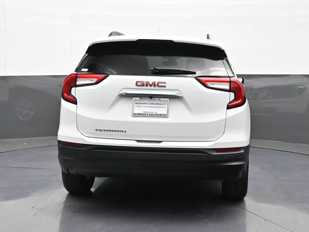 Certified 2024 GMC Terrain SLE w/ Driver Convenience Package FWD image 4