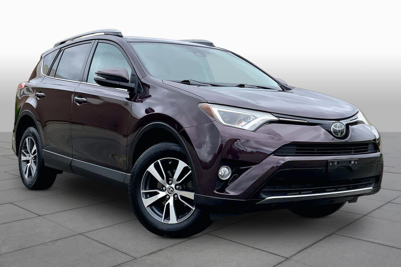 Used 2017 Toyota RAV4 XLE AWD/4WD image 3