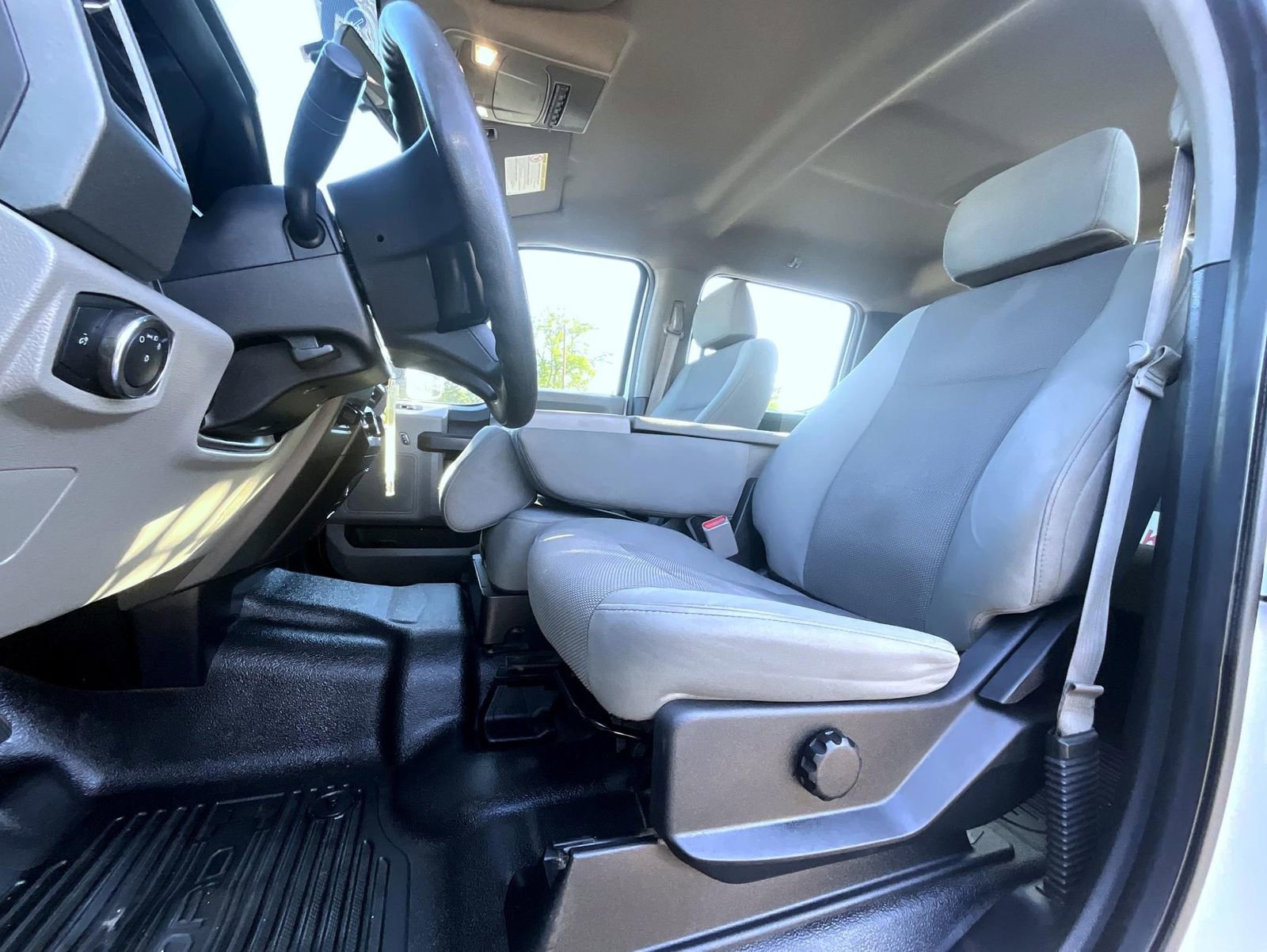 Used 2017 Ford F550 4x4 Crew Cab Super Duty image 12