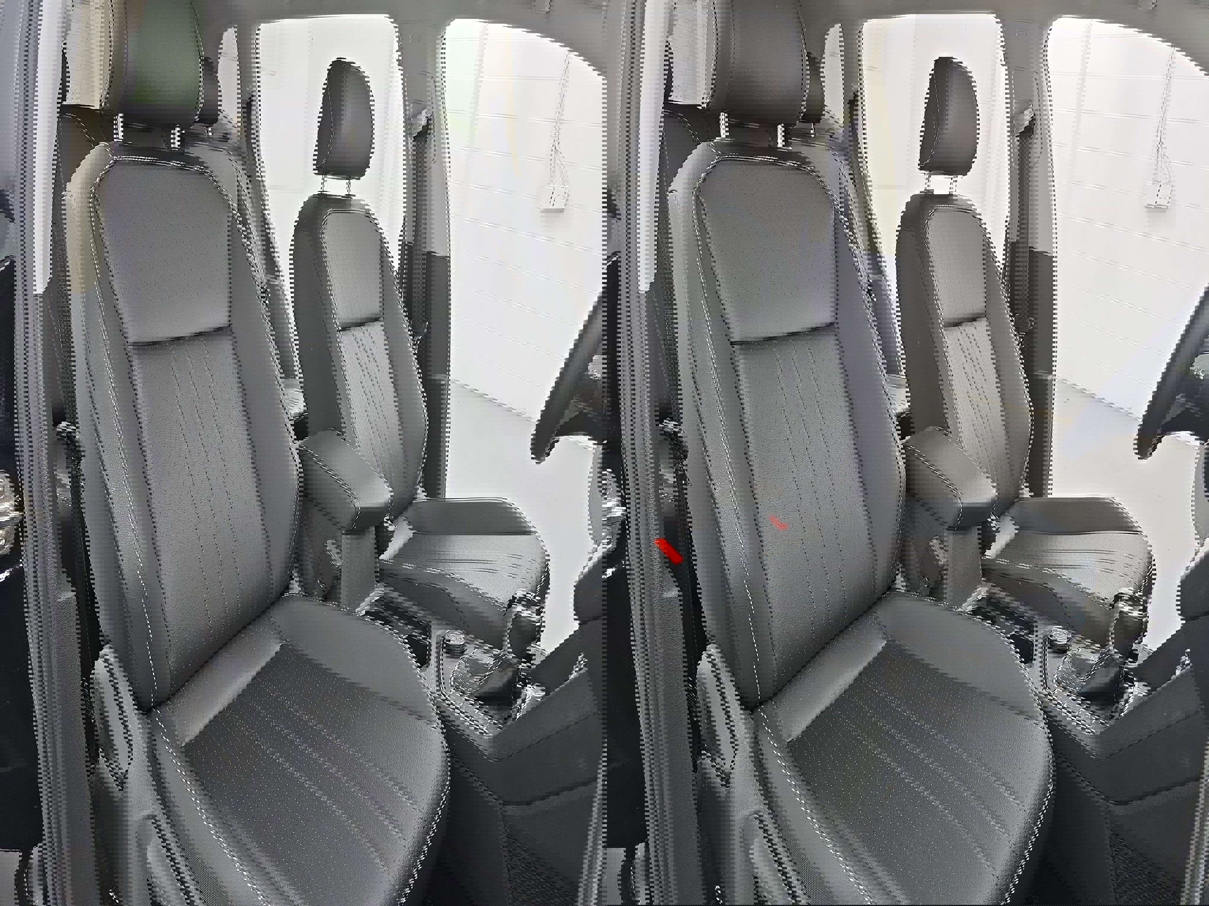 Certified 2024 Volkswagen Tiguan SE image 10