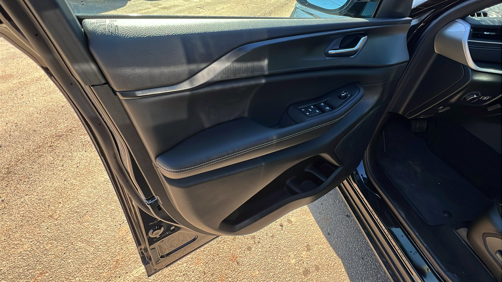 New 2025 Jeep Grand Cherokee L Altitude image 14