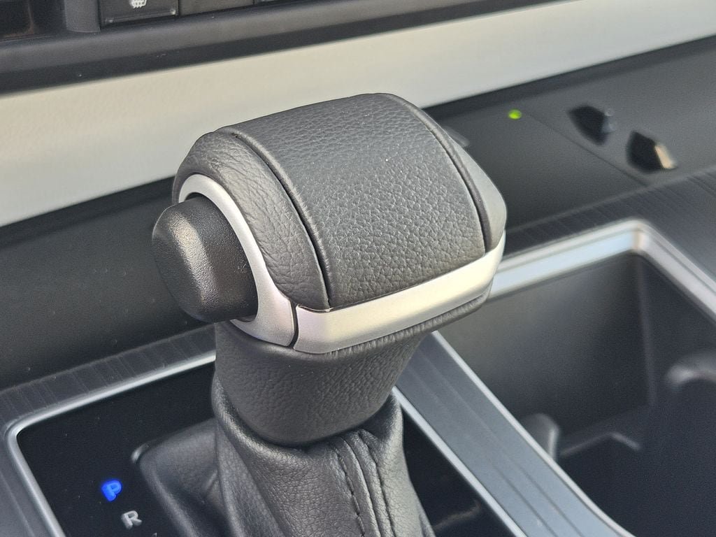 Used 2026 Toyota Sienna XLE FWD image 21