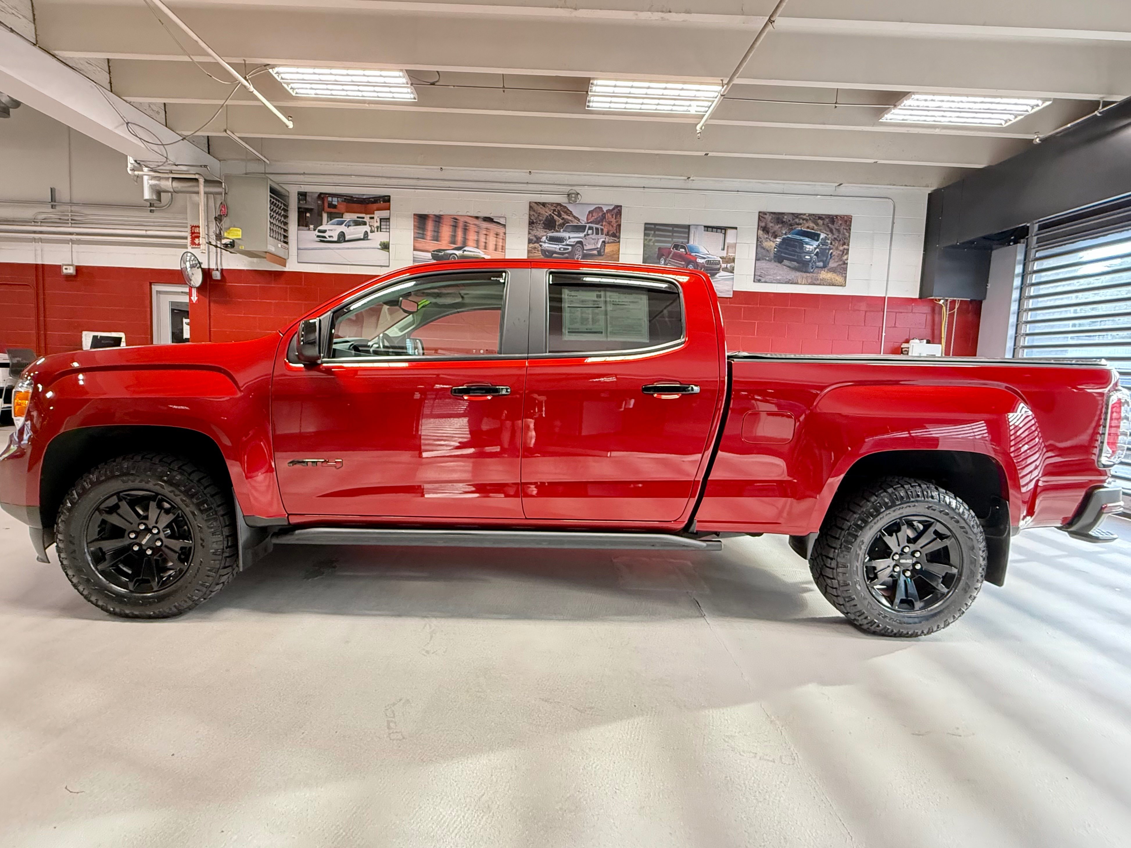 Used 2021 GMC Canyon AT4 AWD/4WD image 2