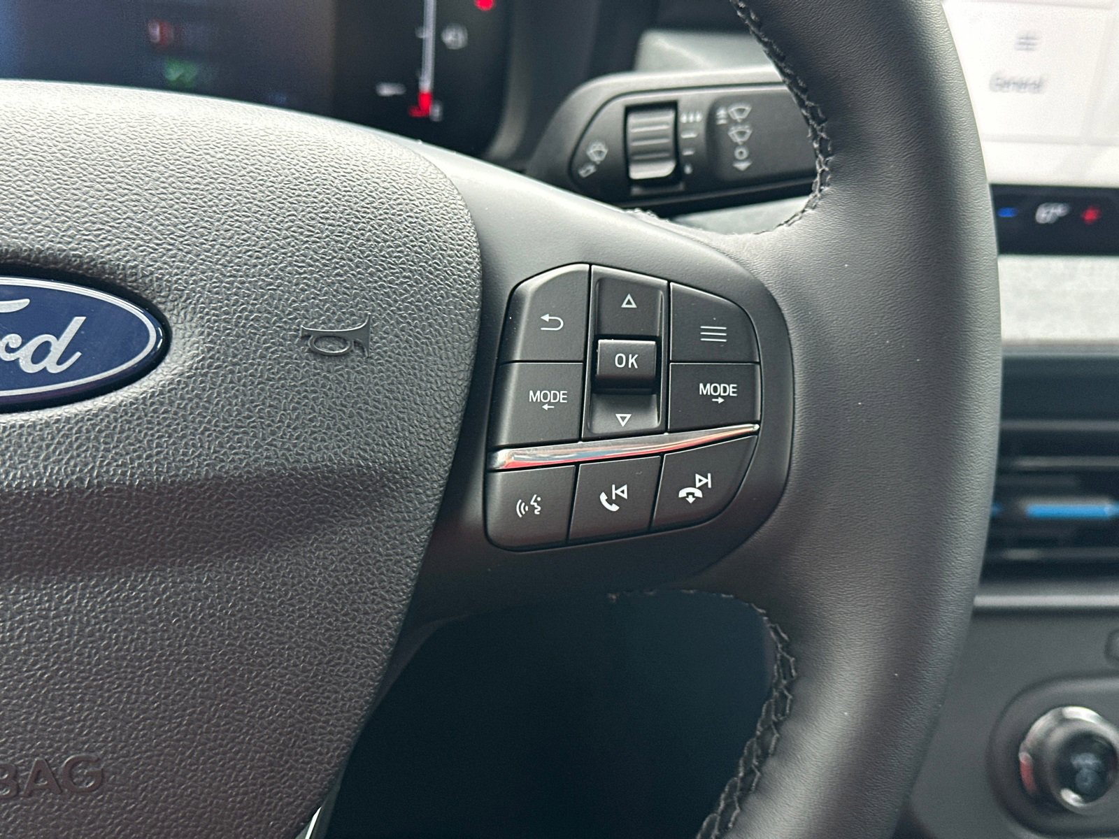 New 2025 Ford Maverick XLT w/ XLT Luxury Package image 22