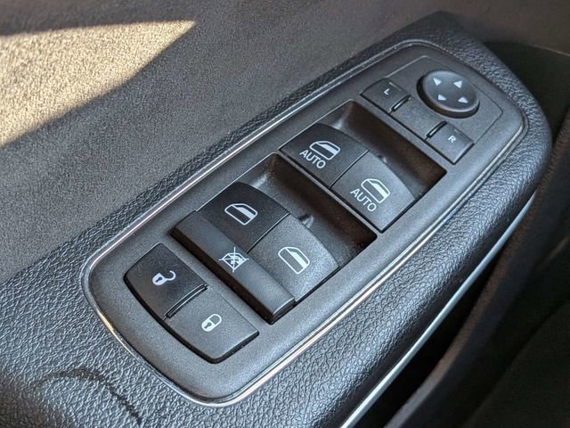 Certified 2023 Chrysler 300 C RWD image 23
