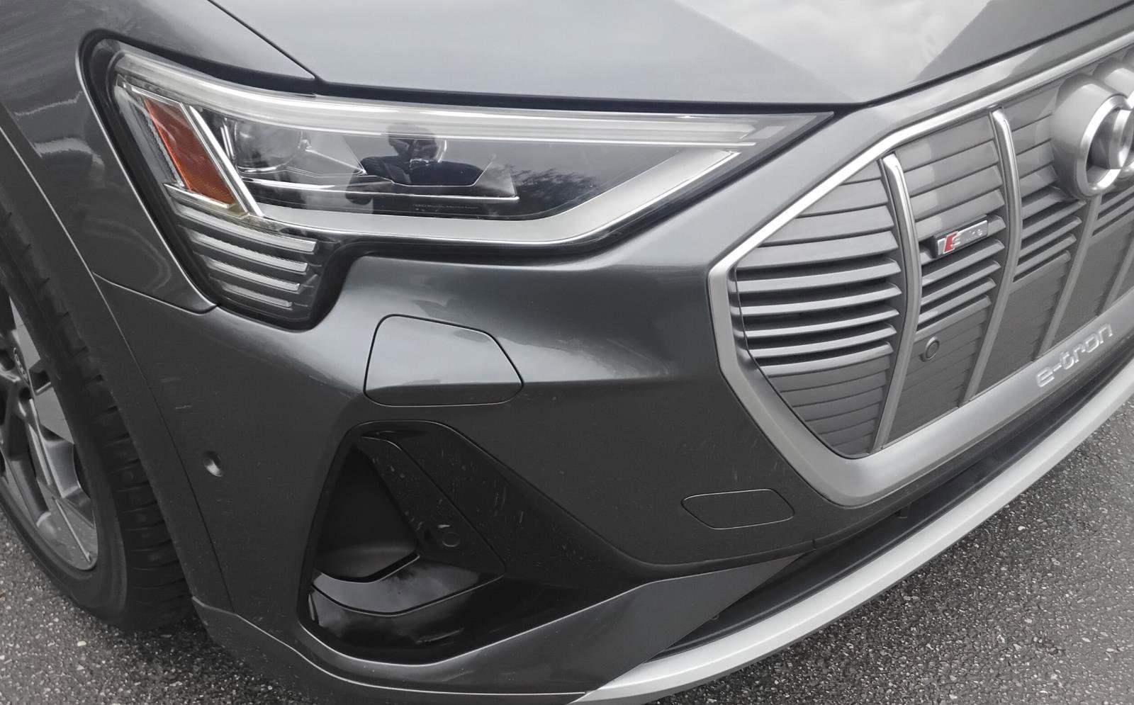 Used 2021 Audi e-tron Prestige w/ Prestige Package image 7