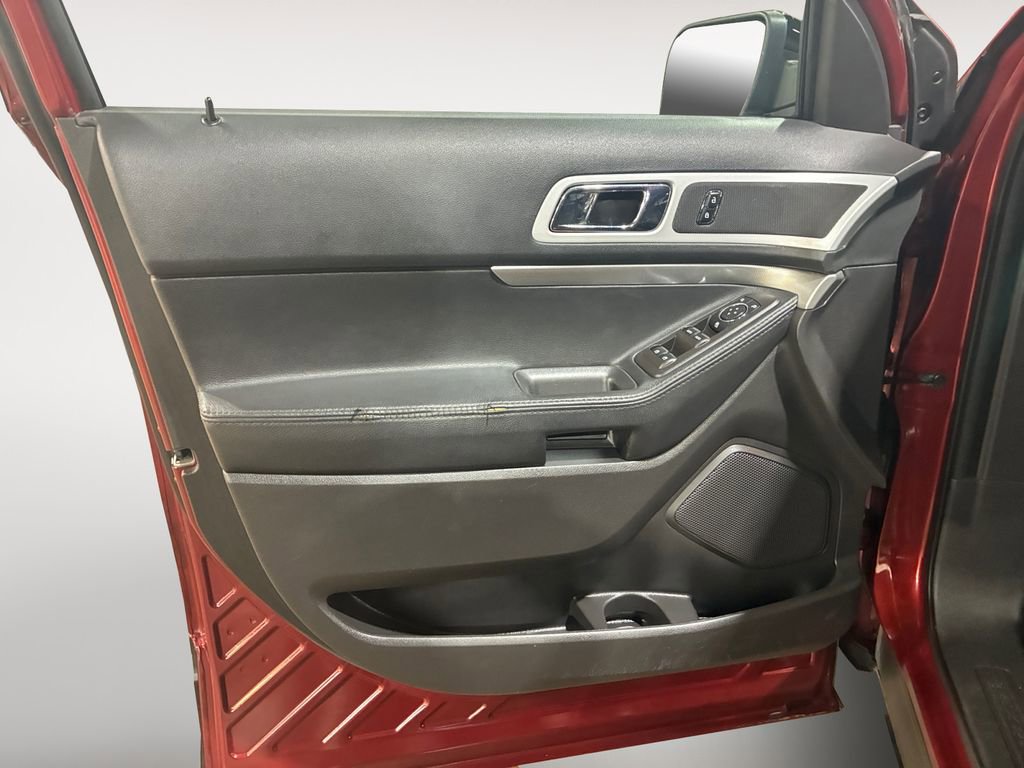 Used 2013 Ford Explorer XLT image 28