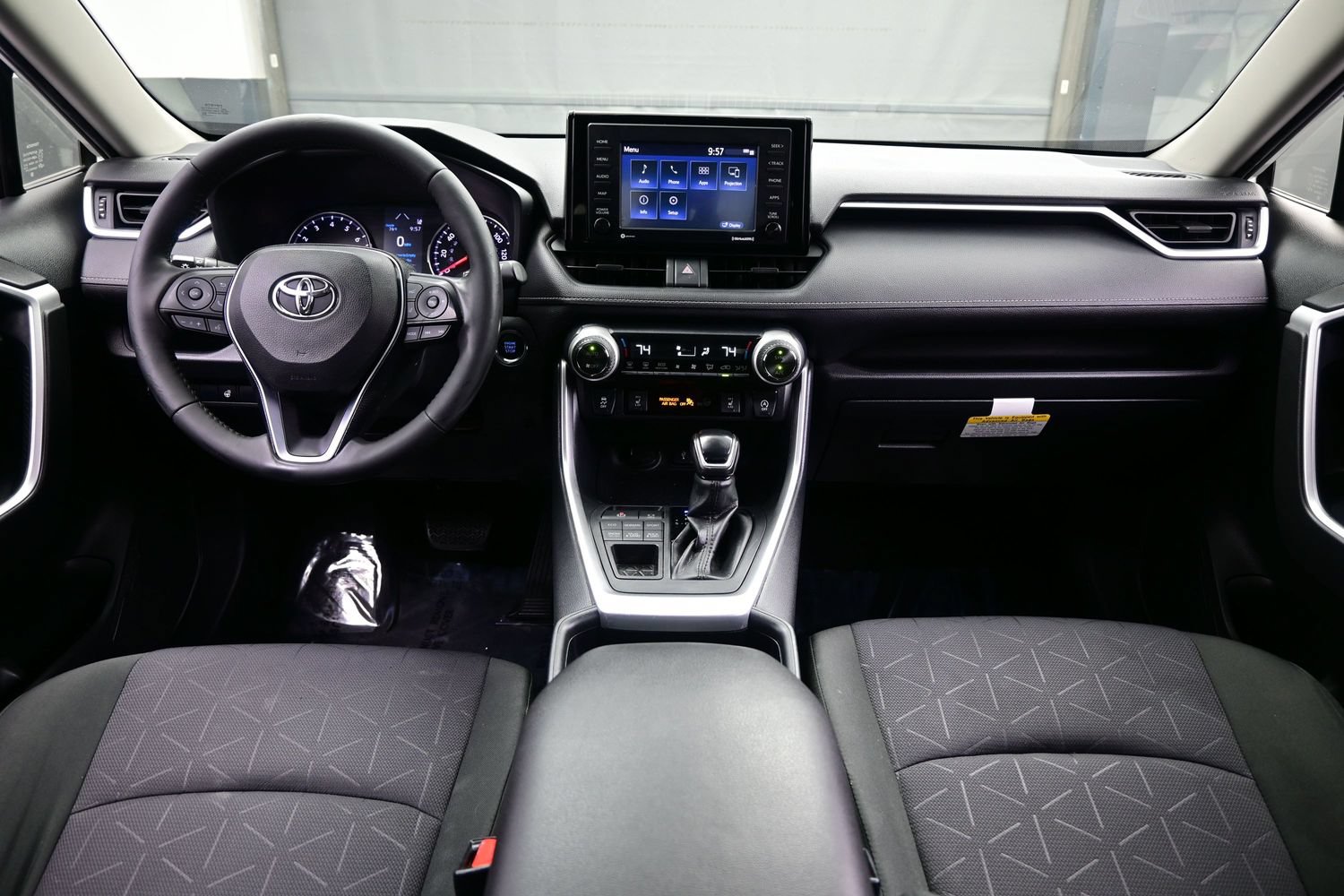 Used 2020 Toyota RAV4 XLE w/ XLE Grade Weather Package AWD/4WD image 17