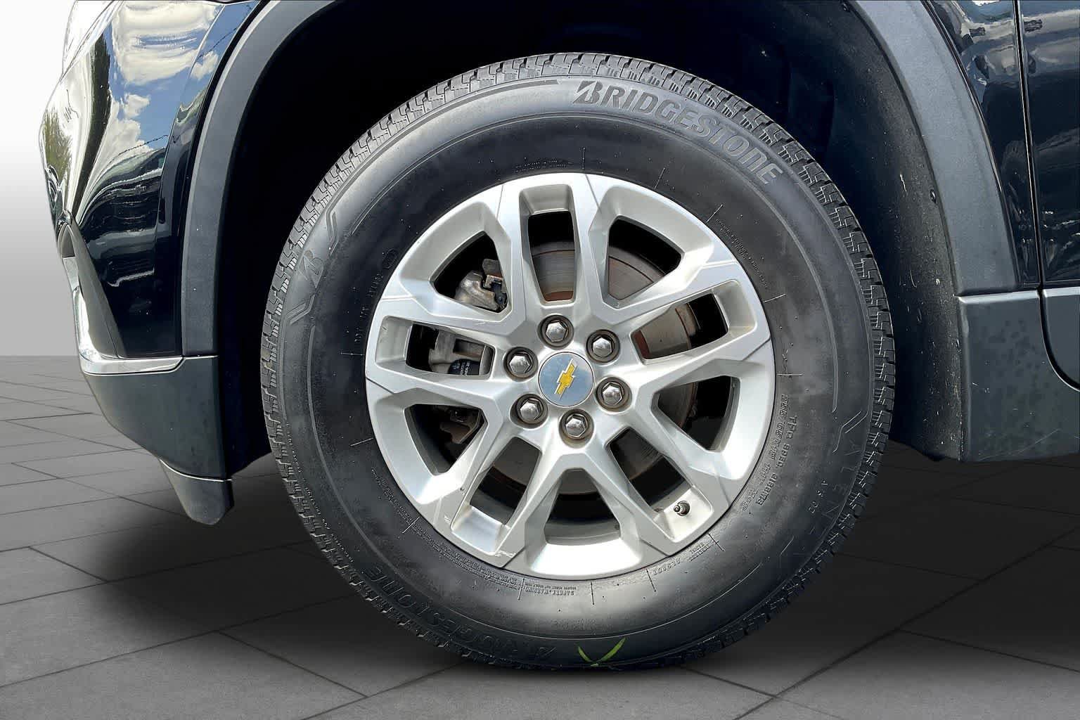 Used 2021 Chevrolet Traverse LT FWD image 10