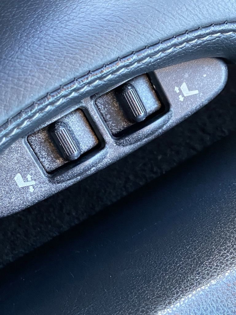 Used 2016 Nissan 370Z Touring image 17