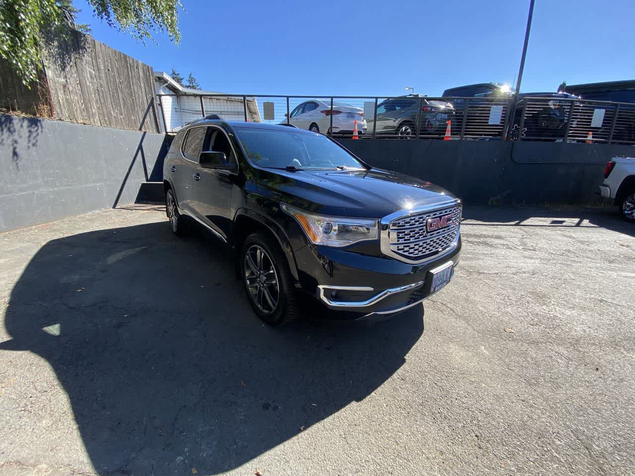 Used 2019 GMC Acadia Denali w/ Technology Package AWD/4WD image 8