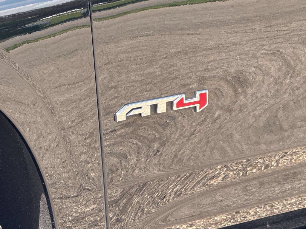 Used 2023 GMC Yukon AT4 AWD/4WD image 10