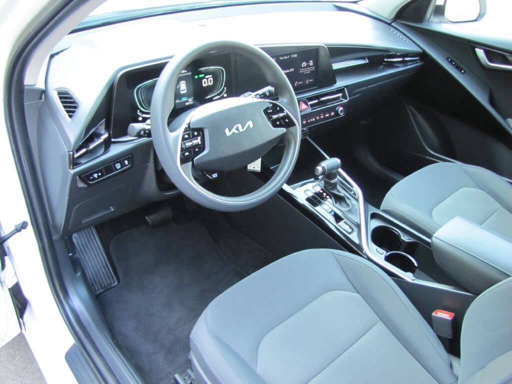 Used 2024 Kia Niro LX FWD image 13