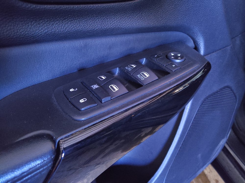 Used 2020 Jeep Cherokee Latitude Plus FWD image 27