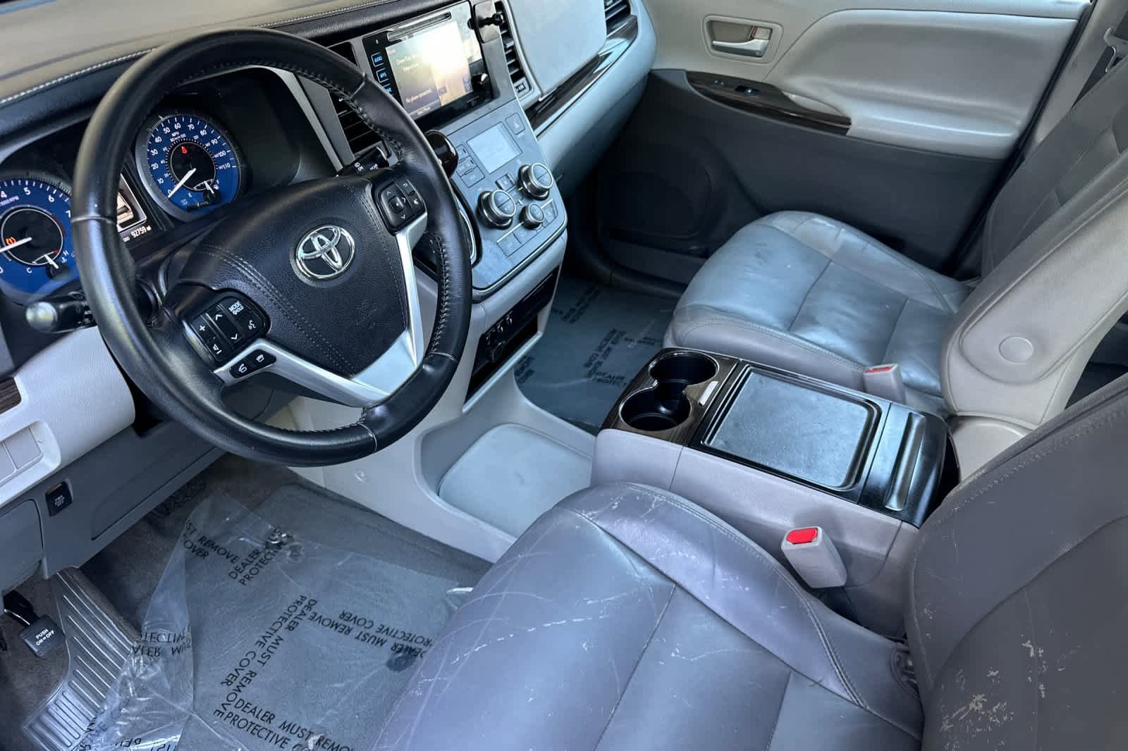 Used 2015 Toyota Sienna XLE w/ XLE Navigation Package FWD image 11