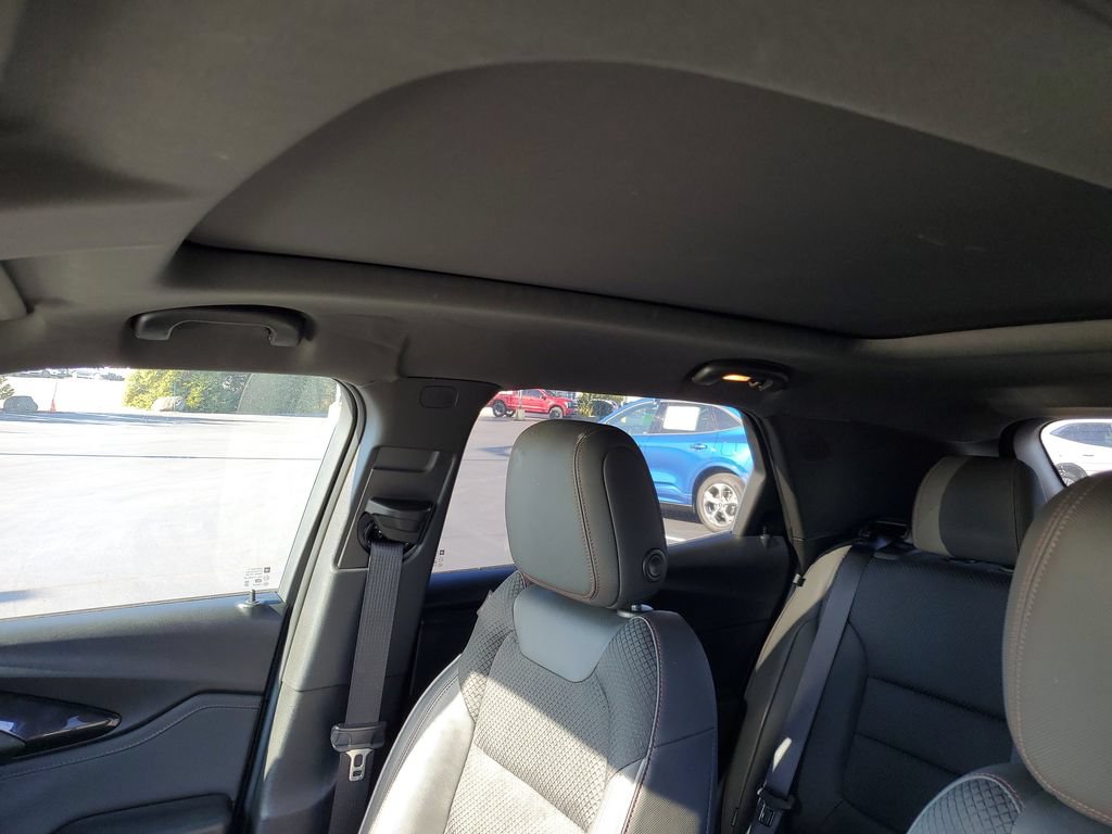 Used 2022 Chevrolet TrailBlazer RS w/ Sun and Liftgate Package FWD image 10
