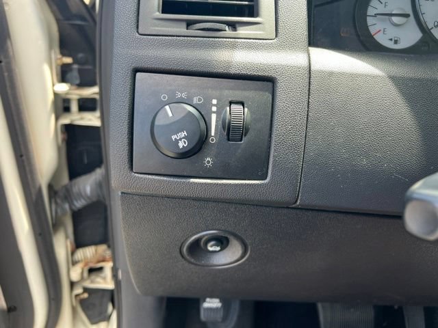 Used 2008 Chrysler 300 Touring w/ Comfort/Convenience Group RWD image 10