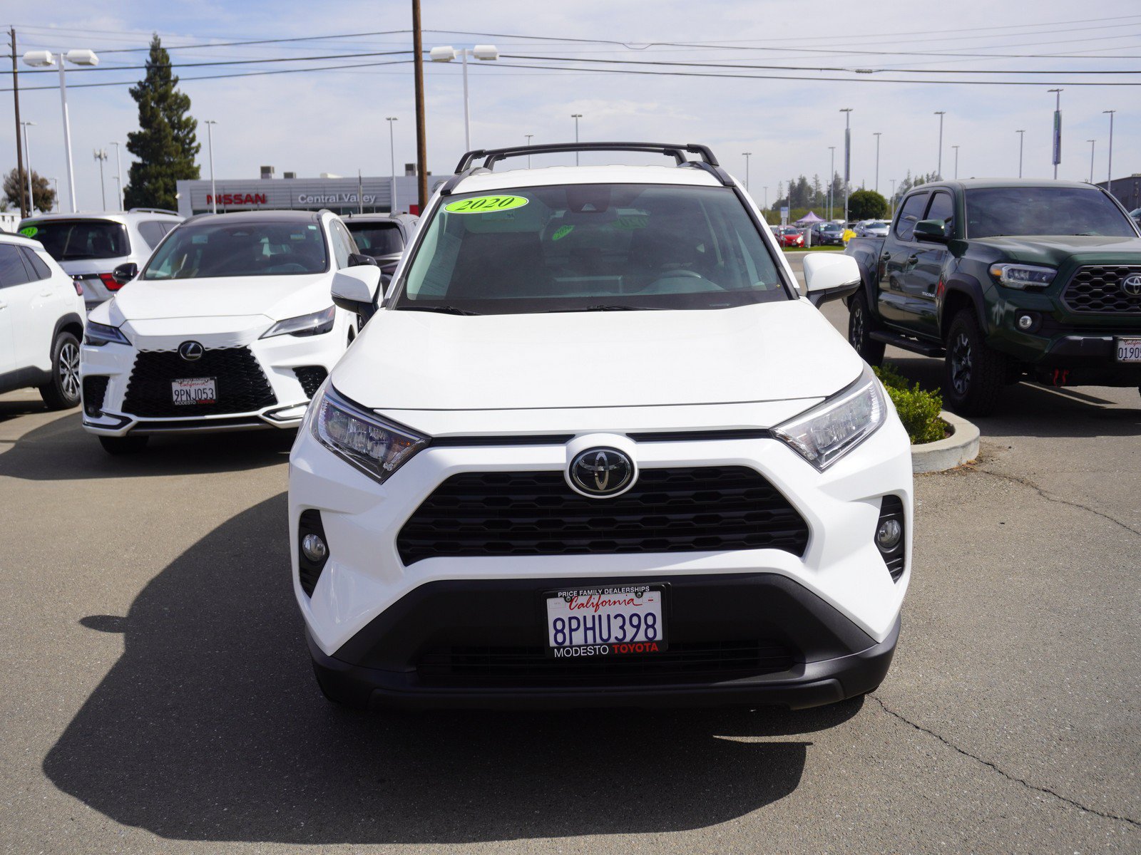 Used 2020 Toyota RAV4 XLE w/ All Weather Liner Package FWD image 4