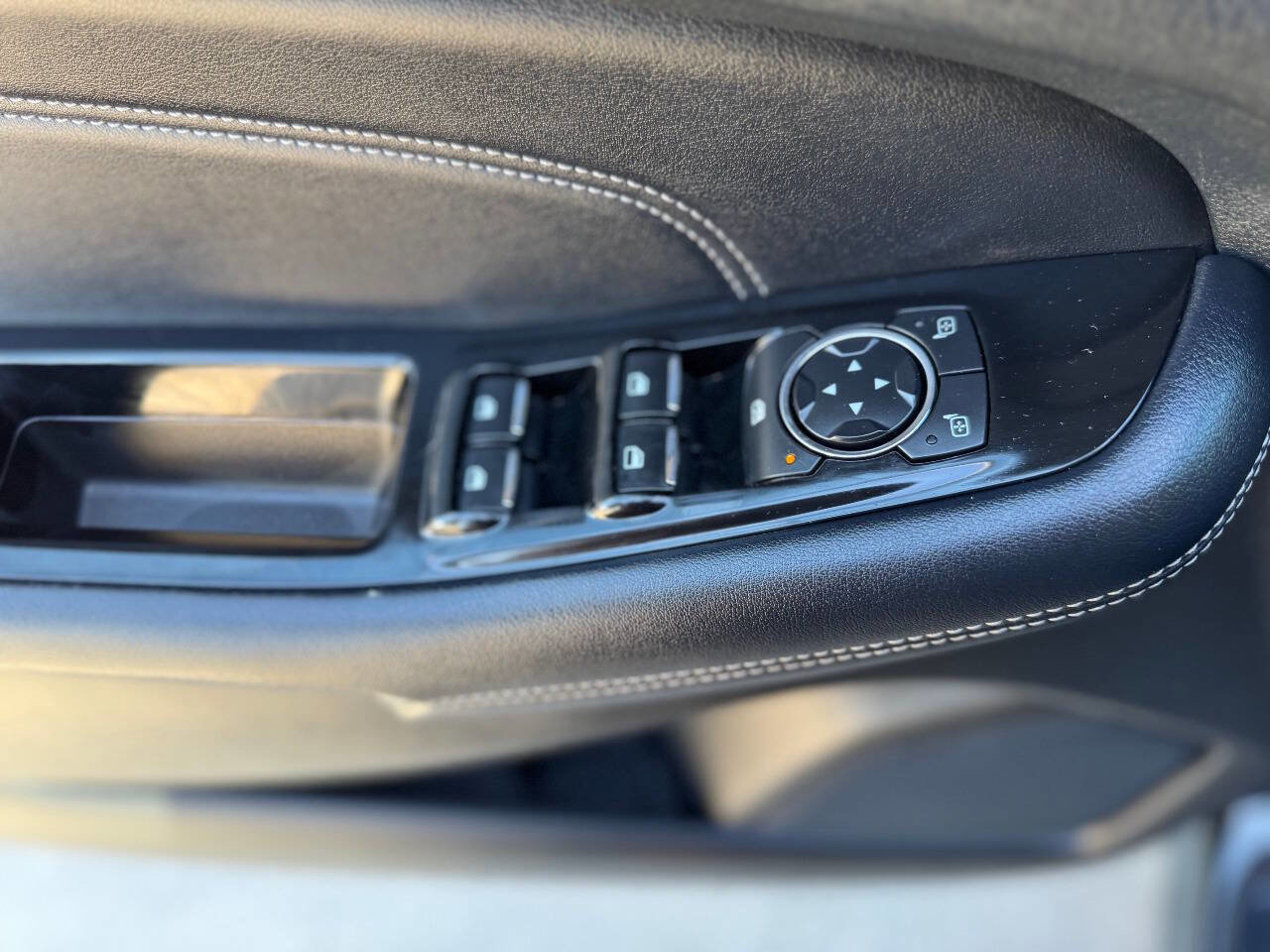 Used 2018 Ford Edge Titanium image 15