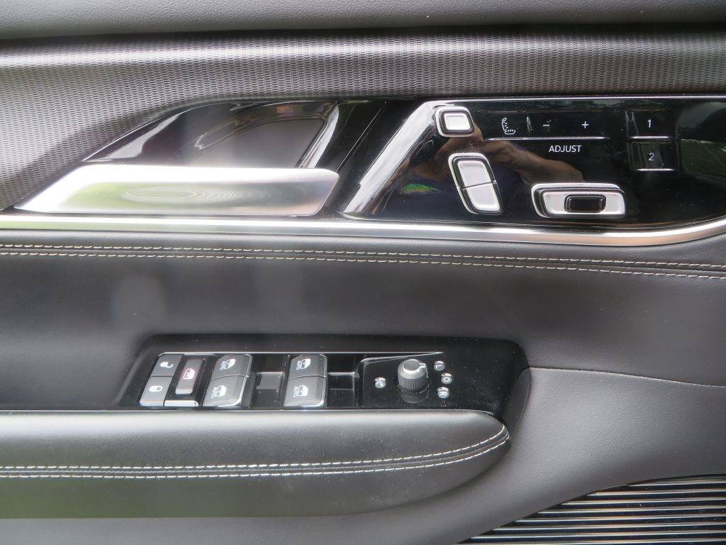 Used 2024 Jeep Grand Wagoneer L Series II w/ Quick Order Packagew 28T AWD/4WD image 23
