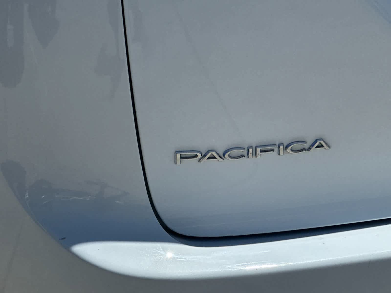 Used 2022 Chrysler Pacifica Touring-L FWD image 29