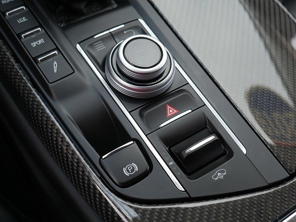 Used 2019 Maserati Levante GranLusso AWD/4WD image 46
