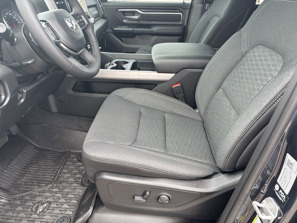 New 2026 RAM 1500 4x4 Crew Cab image 12