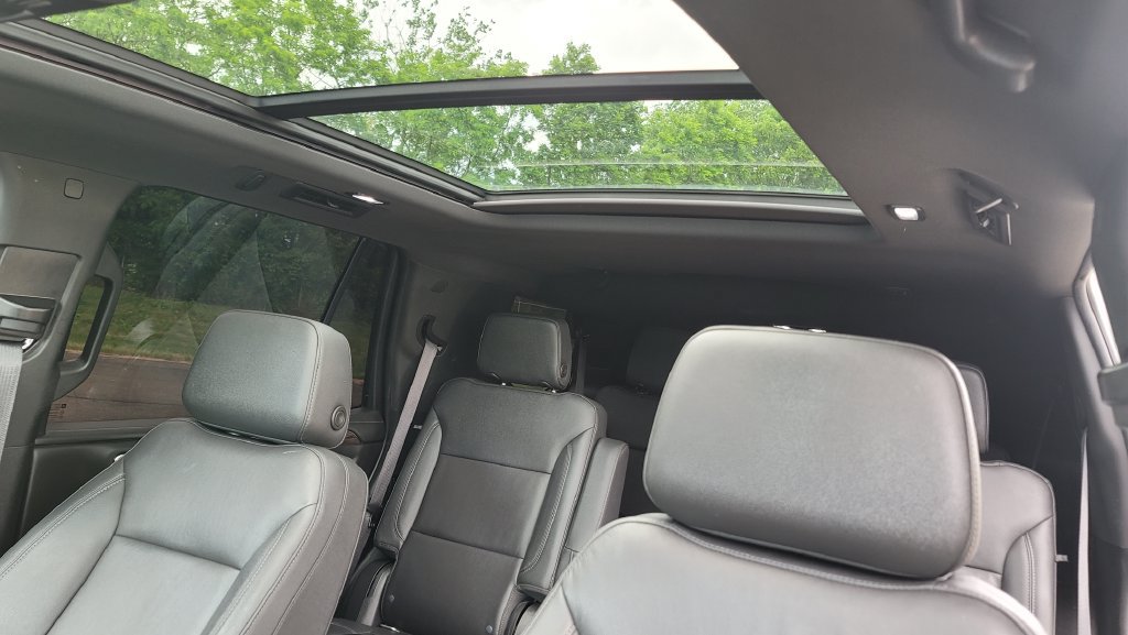 Used 2022 Chevrolet Tahoe Z71 w/ Luxury Package AWD/4WD image 24