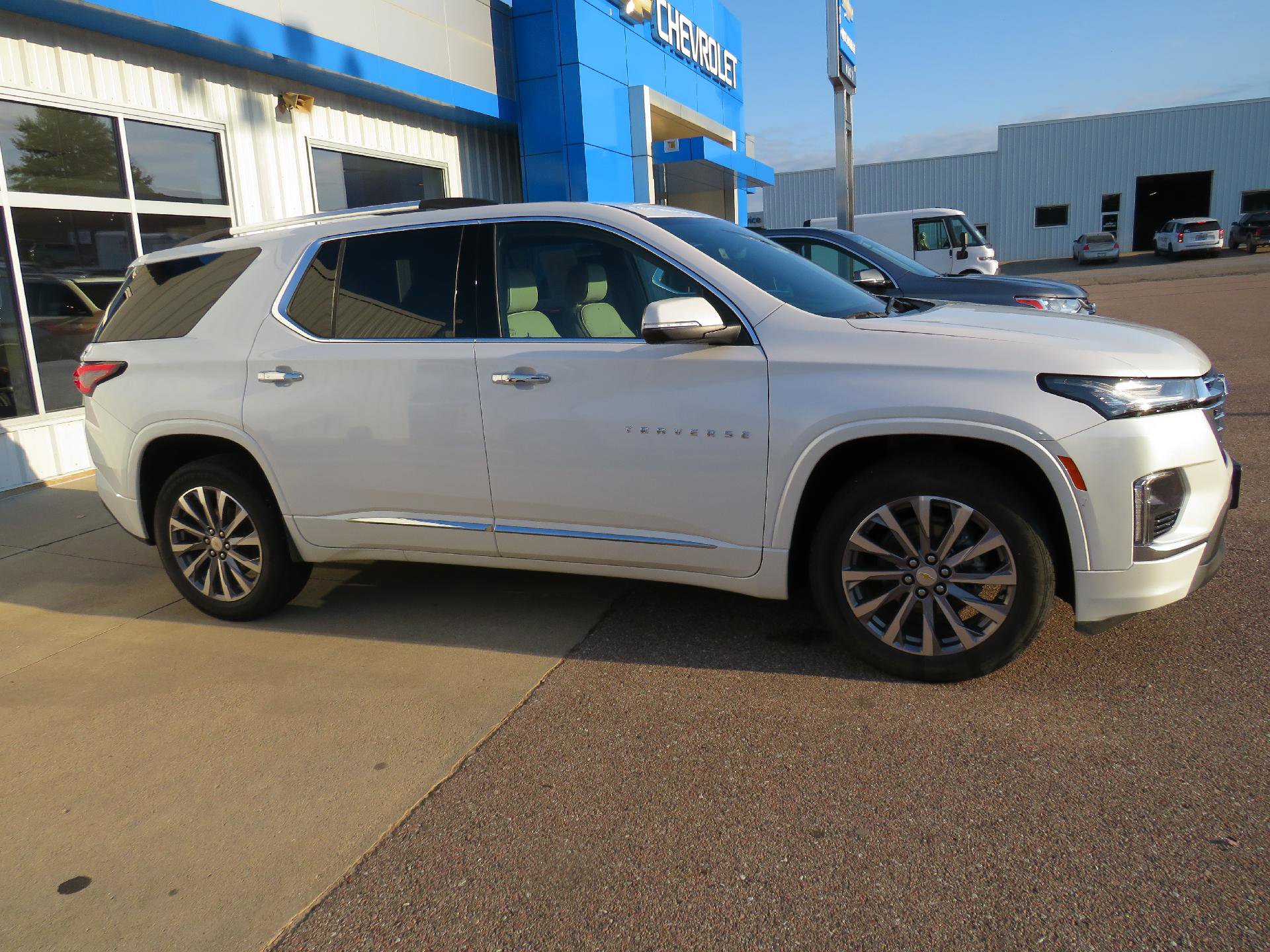 Used 2023 Chevrolet Traverse Premier image 14