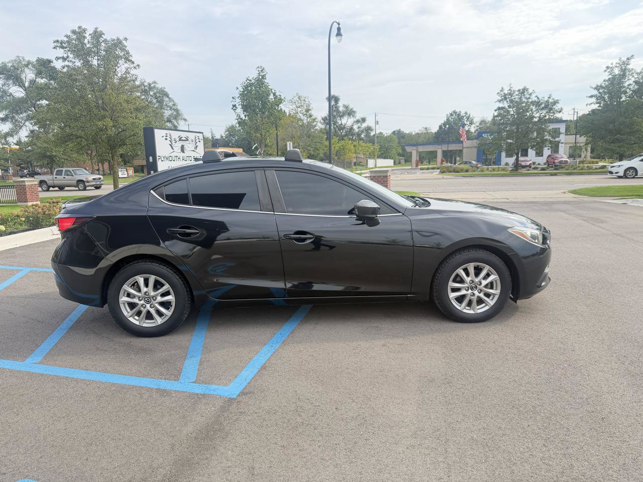 Used 2014 MAZDA MAZDA3 i Touring w/ Technology Package FWD image 4