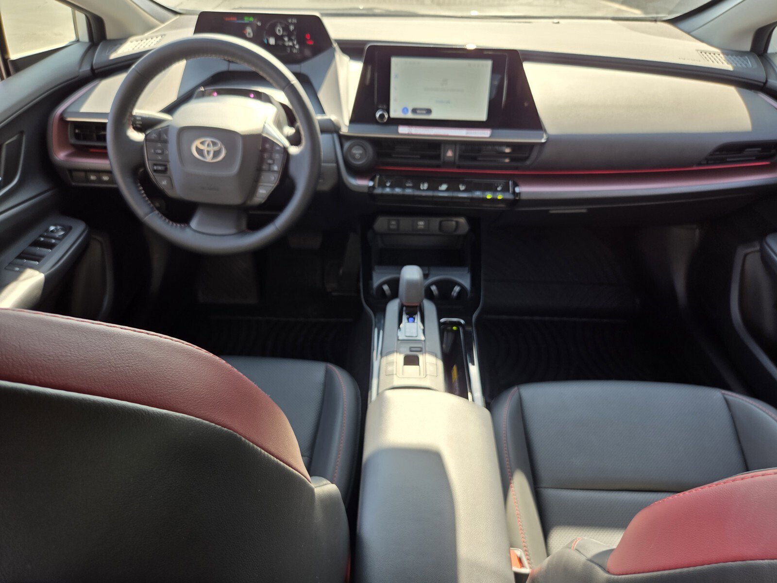 Used 2025 Toyota Prius Plug-In Hybrid FWD image 12